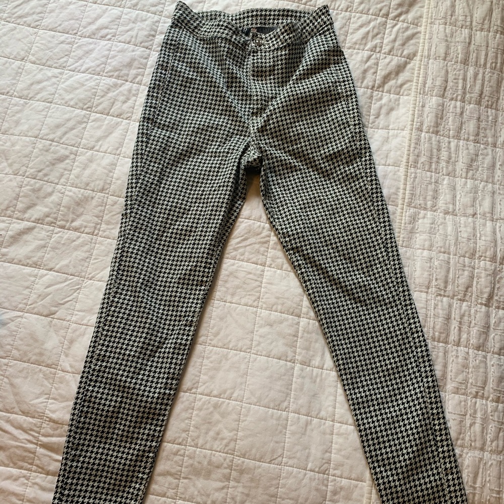 black and white print - high waisted pants